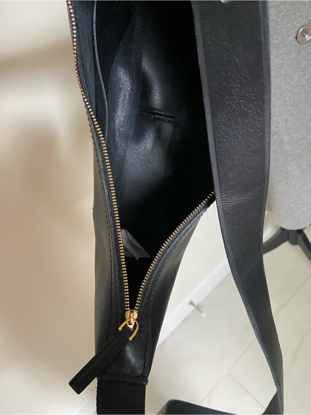 Madewell Black Leather Crescent Belt Bag - Picture 5 of 5